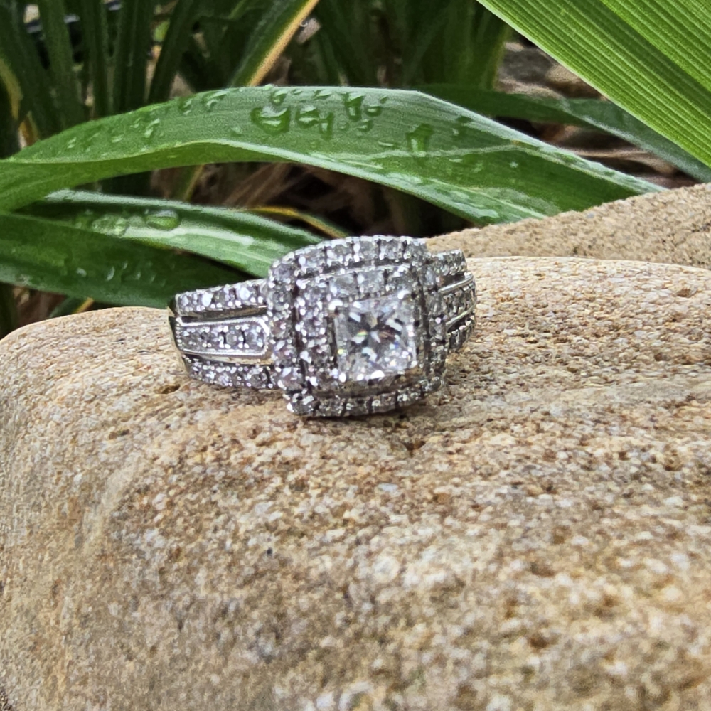 Diamond Ring - Picture 5 of 8